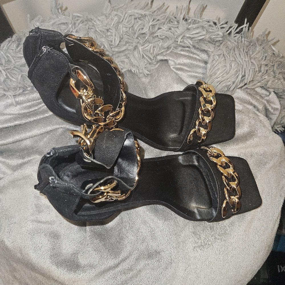 Heels - Picture 3 of 4